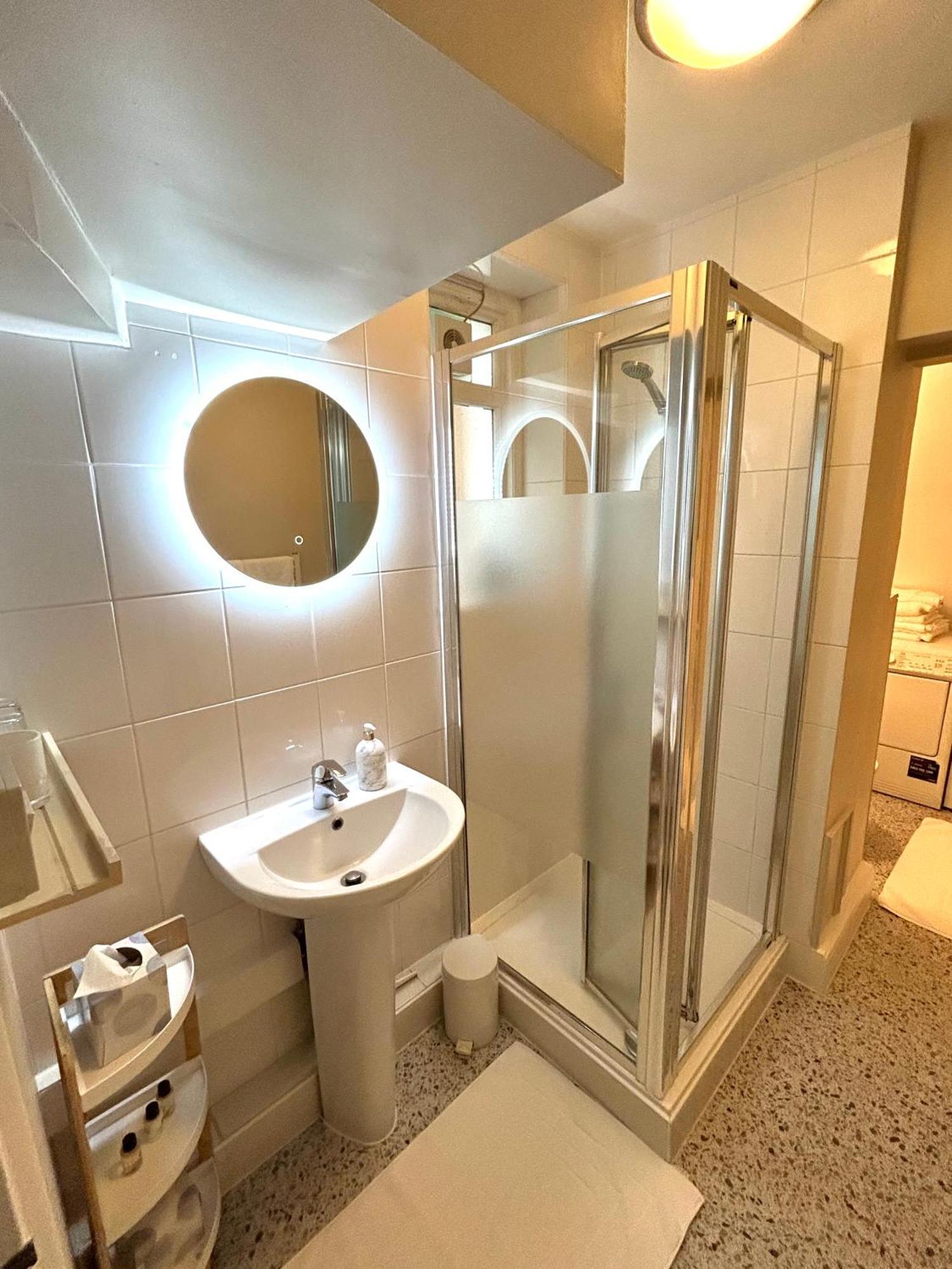 Spacious Comfortable Flat With Free Parking In East Finchley, Muswell Hill & Close To Alexandra Palace London Exterior foto